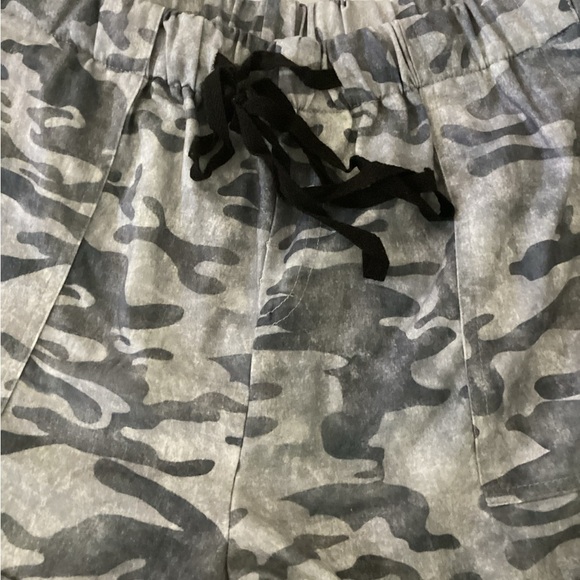 Gray Camouflage Cargo Shorts - Picture 2 of 3